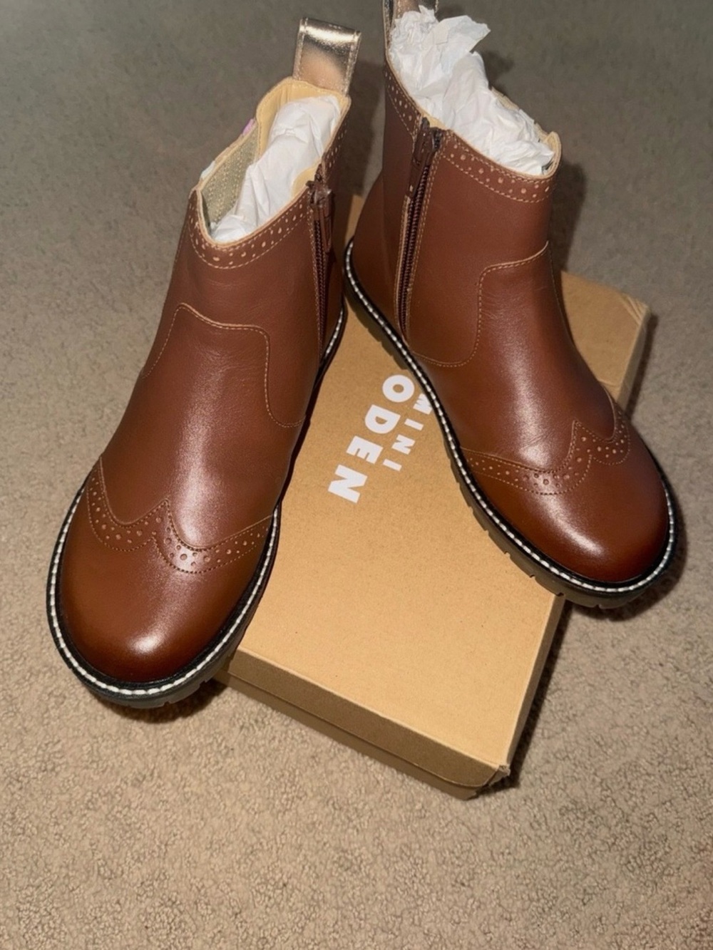 Brand New Boden Chelsea brown leather Boots size 34 (us Size 3)